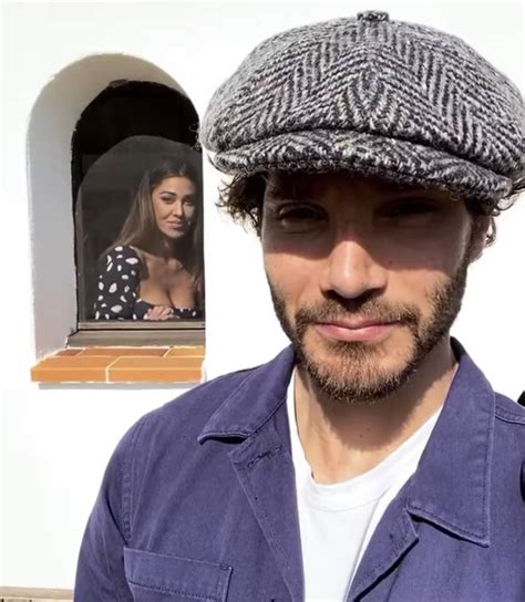 In tv spunta Stefano De Martino. E Belen sbotta subito: "Perfidia" - il