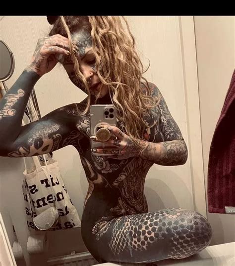 Tattooed Mum With Hundreds Of Ink Ditches Clothes For Explicit Snap