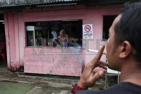 Most Terengganu Smokers Eateries Complying With Smoking Ban New