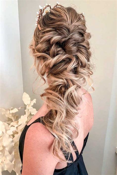 40 Dreamy Homecoming Hairstyles Fit For A Queen