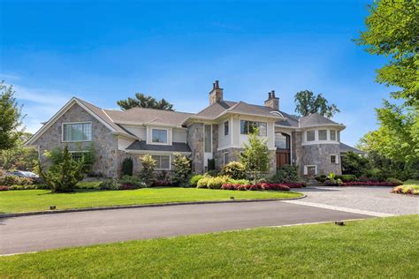 Secluded Gem In Old Westbury In Old Westbury Ny United States For