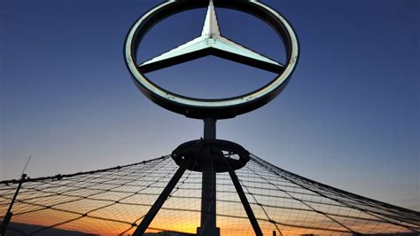 Bilanz Daimler Gl Nzt Mit Rekordgewinn Der Spiegel