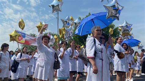 Улан удэнцы удивили костюмами и декорациями на шествии в День города ФОТО