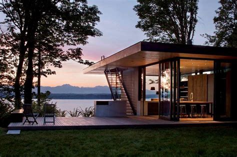 House On The Lake With Modern Architecture Digsdigs House Designs