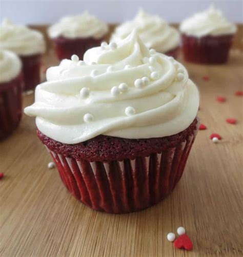 Red Velvet Cupcakes With Cream Cheese Frosting Sprinkle Some Sugar