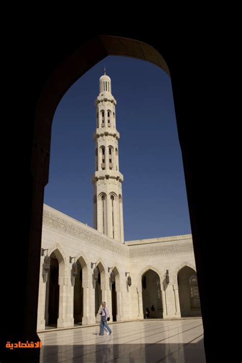 جامع السلطان قابوس الأكبر أكبر المساجد في مسقط وتم بناءه عام1992
