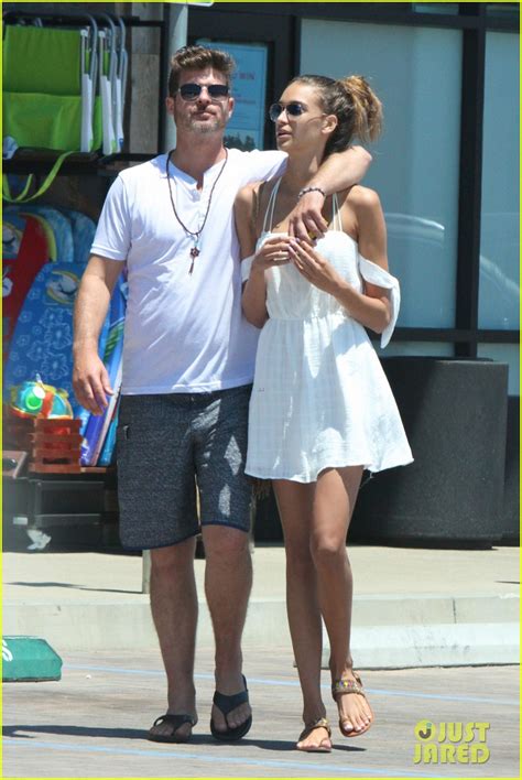 Photo Robin Thicke And Girlfriend April Love Geary Cant Keep Their Hands Off Each Other 21