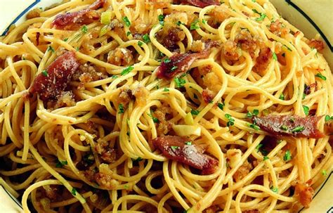 Ricetta Spaghetti Mollica E Acciughe Le Ricette De La Cucina Italiana