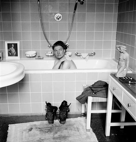 The New Yorker How A Picture Of A Photojournalist Bathing Became A