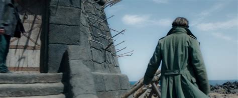 On the edge of the antartic circle, in the years after world war i, a steam ship approaches a desolate island far. Cold Skin Movie Trailer - Suggesting Movie