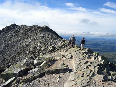 Fra gaustatoppen kan du i klarvær se omtrent en sjettedel av norge. Gaustatoppen - Wikipedia