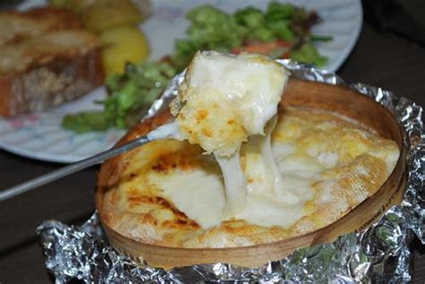 Mont dor grillé à lail et au vin blanc et ses mouillettes Recette