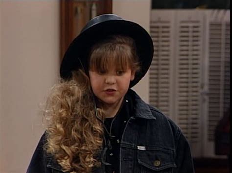 9 Super 90s Dj Tanner Outfits From Full House That Were Fashion
