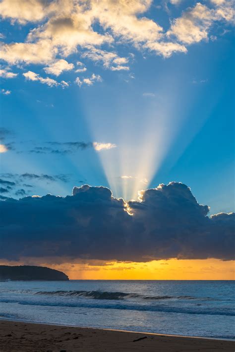 Sunrise Seascape With Clouds And Sun Rays Sunrise Lights U Flickr