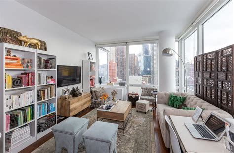 Cozy Nyc Living Spaces To Inspire And Distract You Ny Apartment Decor Nyc Living