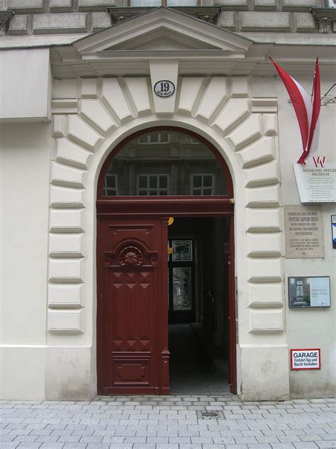 V domě, kde žil a praktikoval sigmund freud, představuje muzeum sigmunda freuda výstava dokumentující život a práci zakladatele psychoanalýzy. Casa Museo Freud (Viena) - Wikipedia, la enciclopedia libre