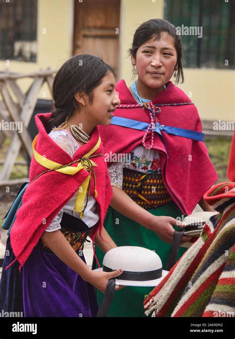 Indigena Ecuatoriano Fotografías E Imágenes De Alta Resolución Alamy