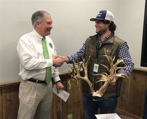 Tennessee Buck Officially Measures As World Record