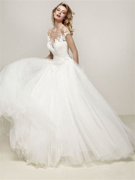 Ms grande announced in december she was engaged to the los angeles estate agent, 25. {title} (con imágenes) | Vestidos de novia pronovias, Vestidos de novia, Vestidos de boda