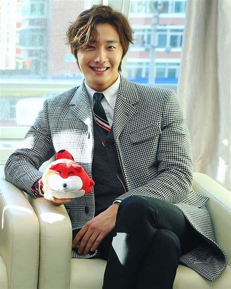 He is best known for his roles in the sitcom unstoppable high kick (2006), and the television dramas the return of iljimae. Jung Il-woo in the SOHU interview for High End Crush ...