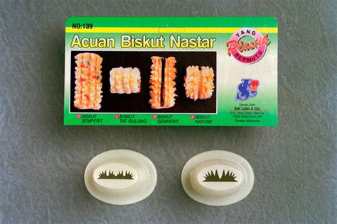 Sesuai namanya, proses pembuatan nastar satu ini memang dengan cara dalam proses pembuatan nastar ini, kamu memerlukan cetakan khusus. cetakan kue: Acuan Biskut Nastar Sin Lian Kode 139