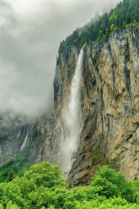 Staubbach Waterfall Lauterbrunnen Switzerland Photograph By Robert Murray