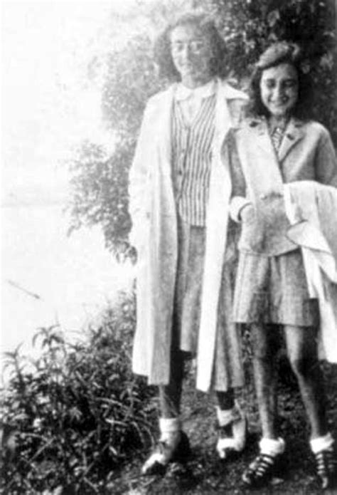 Margot And Anne Frank 1940 Anne Frank Margot Frank Anne