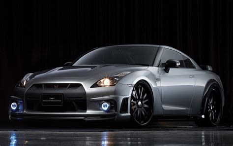 The best car photography sub on reddit. Silver car Nissan GT-R R35 wallpapers and images - wallpapers, pictures, photos