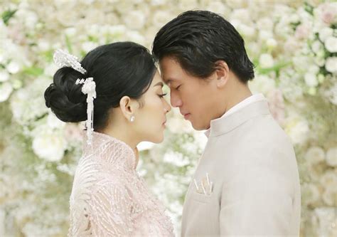 Nama asli artis berinisial nr beserta pasangannya ab akhirnya dikonfirmasi oleh pihak polres jakarta pusat sebagai artis nia ramadhani dan suaminya, ardi bakrie. Kumpulan Foto Pre Wedding Nia Ramadhani Toprewed