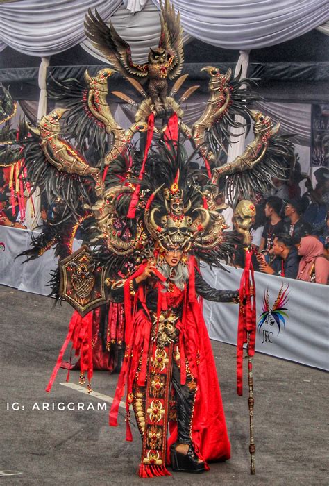 Jember Fashion Carnaval Gaya Rambut Lurus Kostum Karnaval Pengantin Wanita