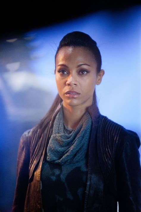 Zoe Saldana In Una Scena Di Star Trek Into Darkness Nei Panni Di Uhura