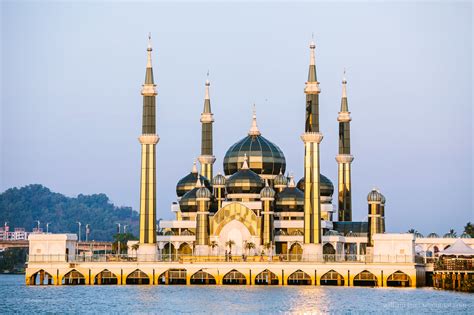 Hanya lebih kurang 1km dari muzium negeri terengganu. Masjid Kristal - Crystal Mosque, Kuala Terengganu ...