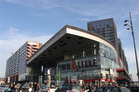 Venez vous rafraîchir dans votre centre de shopping @euralille, entièrement climatisé ! How To Spend 12 Hours In Lille