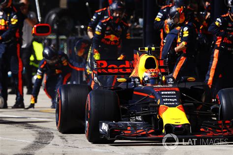 Max Verstappen Red Bull Racing Rb13 Pit Stop Action F1 照片