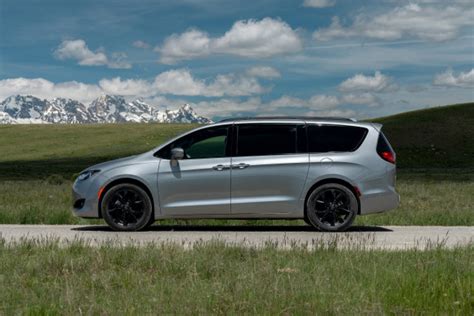 2023 Chrysler Pacifica Images 2023