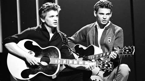 Dgadthe way my broken heart is hurting me. 1962 CRYING IN THE RAIN The Everly Brothers - YouTube