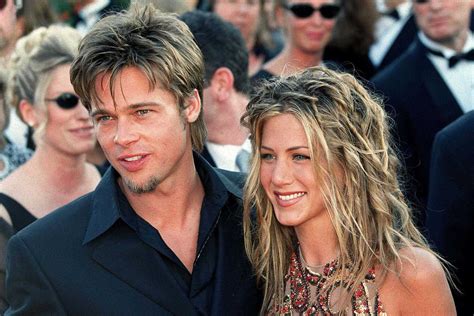 Take a look back at jennifer aniston and brad pitt's relationship — from the early courtship to their marriage's explosive end. Brad Pitt et Jennifer Aniston