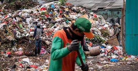 Sampah rumah tangga sebagian besar merupakan bahan organik, misalnya sampah dari dapur, sisa tepung, sayuran dll. Mengulik Perkara Sampah di Jakarta Selama WFH dan Pandemi ...