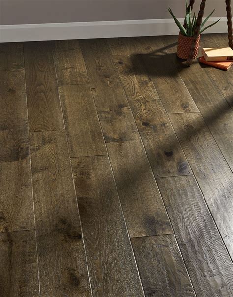 Grand Vintage Oak Distressed Brushed And Lacquered Engineered Wood