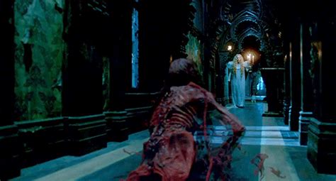 Crimson peak is basically about how a young horror writer edith cushing finds herself in the midst of a real horror story. Crimson Peak Isn't Scary and That's Okay - On the Screen ...