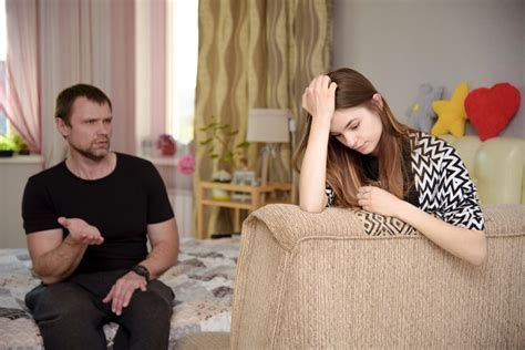 7 Types And 13 Signs Of Unhealthy Father Daughter Relationships