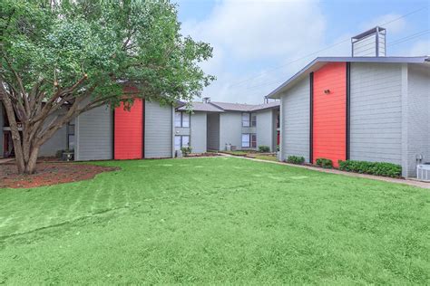 Conveniently situated in arlington, right in the center of the dallas/fort worth area, garden park apartments live up to their name with beautiful flowerbeds and grassy areas. Garden Park Apartments Arlington, TX