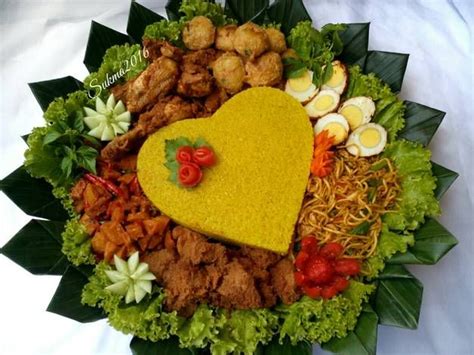 Het is ook helemaal geen bewerkelijk recept: Nasi Tumpeng Kuning | Resep | Resep, Food design, dan Seni makanan