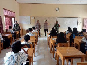 TNI Polri Di Candi Laras Utara Berikan Materi Wasbang Kepada Pelajar