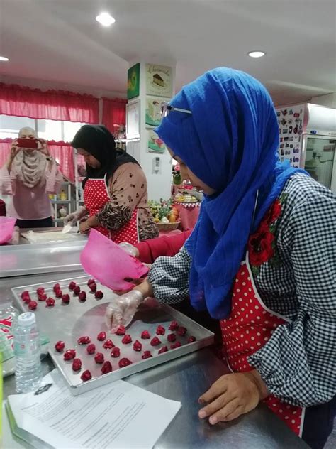 Antara kaedah yang sering digunakan ialah kaedah gaul dan ramas, kaedah putar dan kaedah enjut. 10 Kelas Membuat Kek Dan Biskut Di KL & Selangor Untuk ...