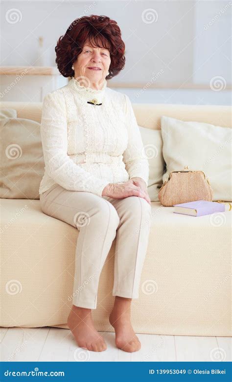 Mature Woman Face Sitting