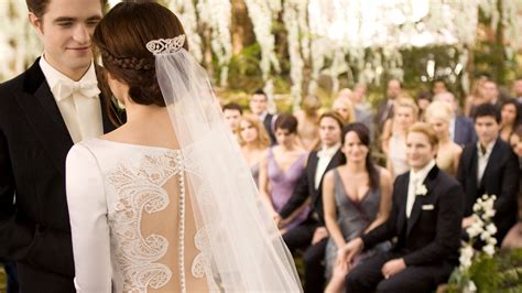 Bella Swans Twilight Wedding Dress Is Up For Auction