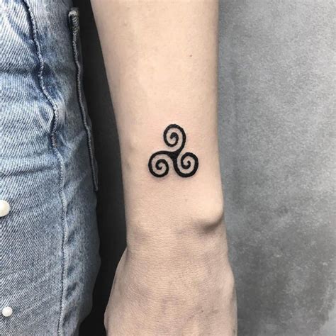 25 Tattoos That Symbolize Growth:Ultimate Guide With Pictures (2023