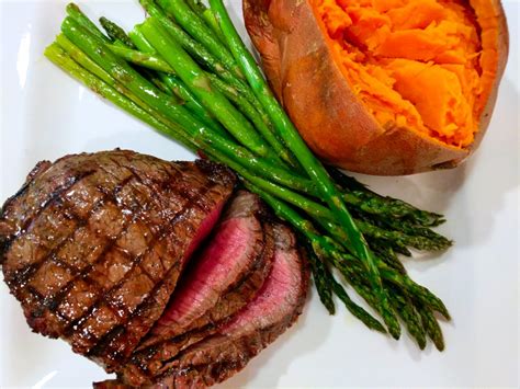 Oven baked cube steak 1lb cubed steak, cut into strips salt and pepper flour fork tender cubed steak! Easy 1-2-3 Eat Grilled Steak with sides - 90/10 Nutrition