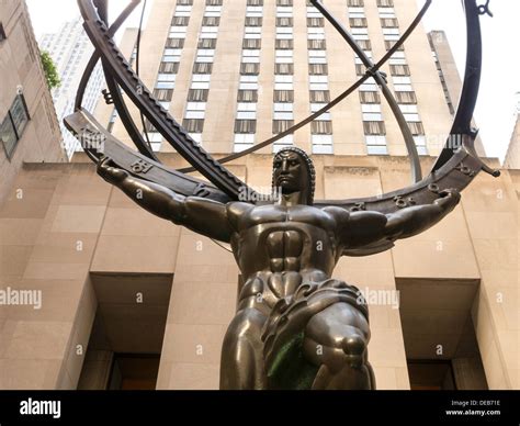Atlas Statue In Rockefeller Center Nyc Stock Photo Alamy
